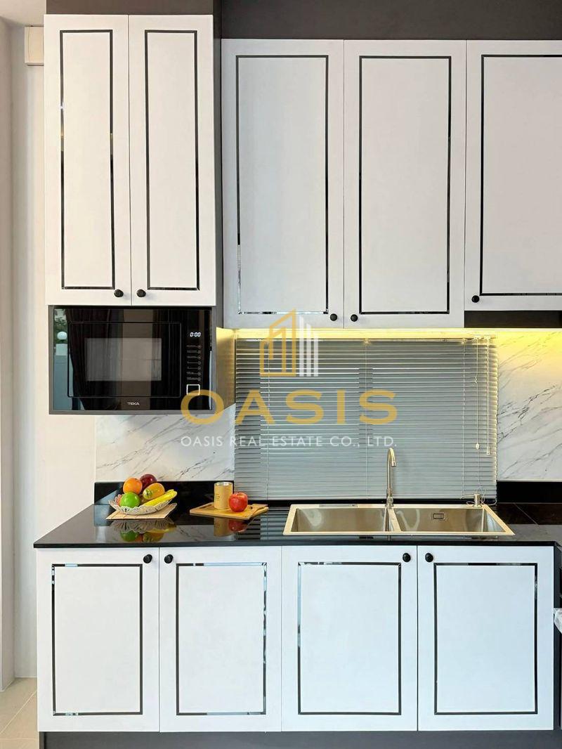 Brand new single-storey modern pool villa for sale