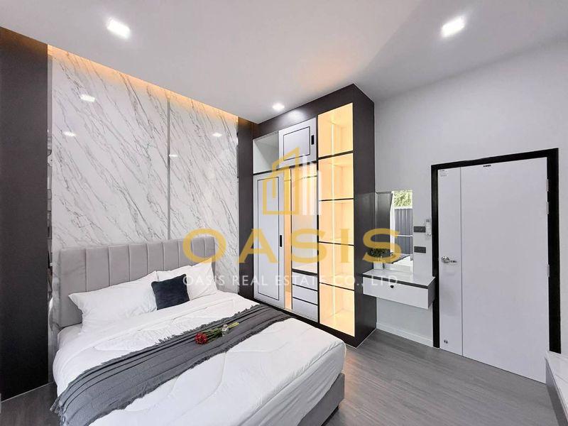 Brand new single-storey modern pool villa for sale