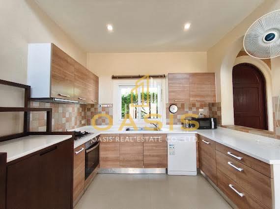 Luxury Tuscany-Style House with Private Pool for Rent – Silk Road Place