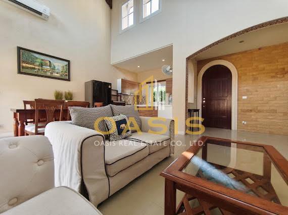 Luxury Tuscany-Style House with Private Pool for Rent – Silk Road Place