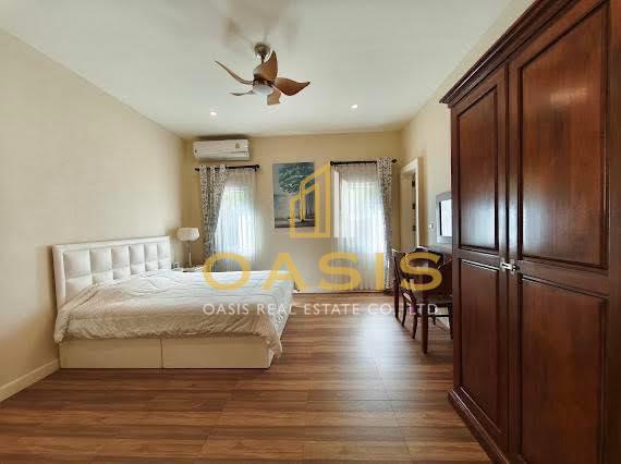 Luxury Tuscany-Style House with Private Pool for Rent – Silk Road Place