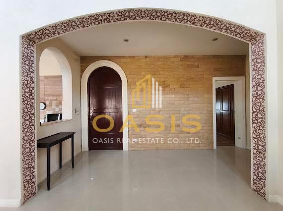 Luxury Tuscany-Style House with Private Pool for Rent – Silk Road Place