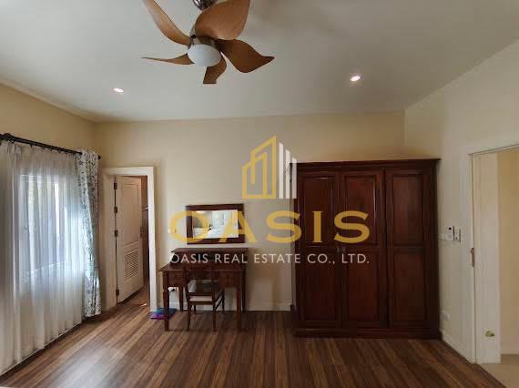 Luxury Tuscany-Style House with Private Pool for Rent – Silk Road Place