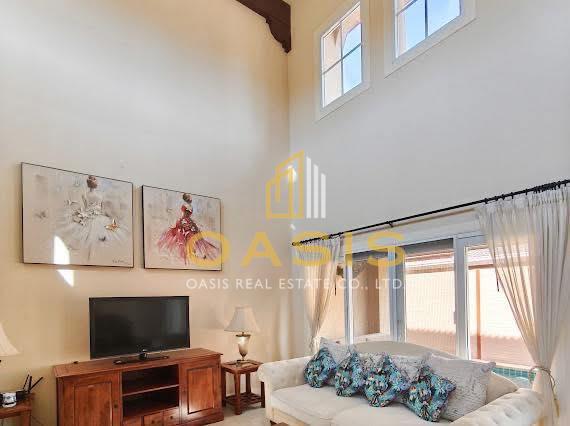 Luxury Tuscany-Style House with Private Pool for Rent – Silk Road Place