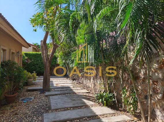 Luxury Tuscany-Style House with Private Pool for Rent – Silk Road Place