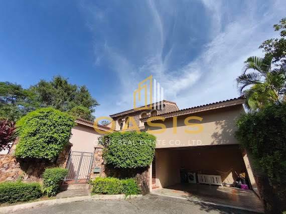 Luxury Tuscany-Style House with Private Pool for Rent – Silk Road Place