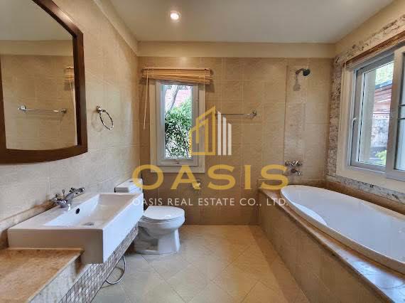 Luxury Tuscany-Style House with Private Pool for Rent – Silk Road Place