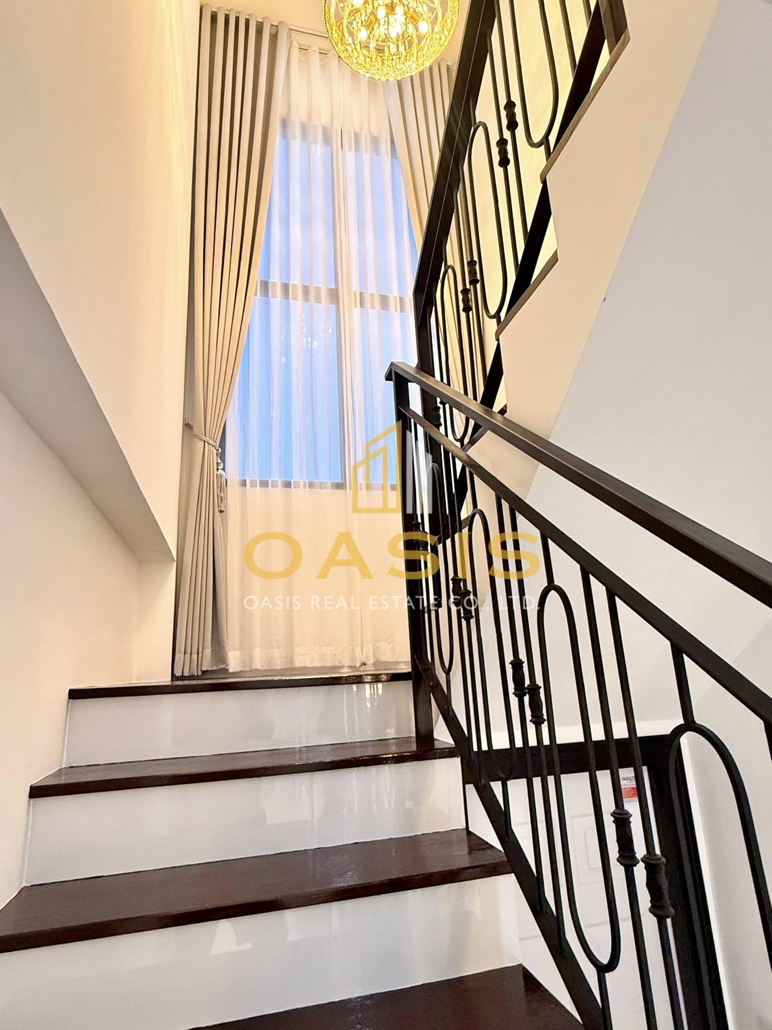 Modern 4 Bedroom Pool Villa For Sale in Huay Yai Modern 4 Bedroom Pool Villa For Sale in Huay Yai