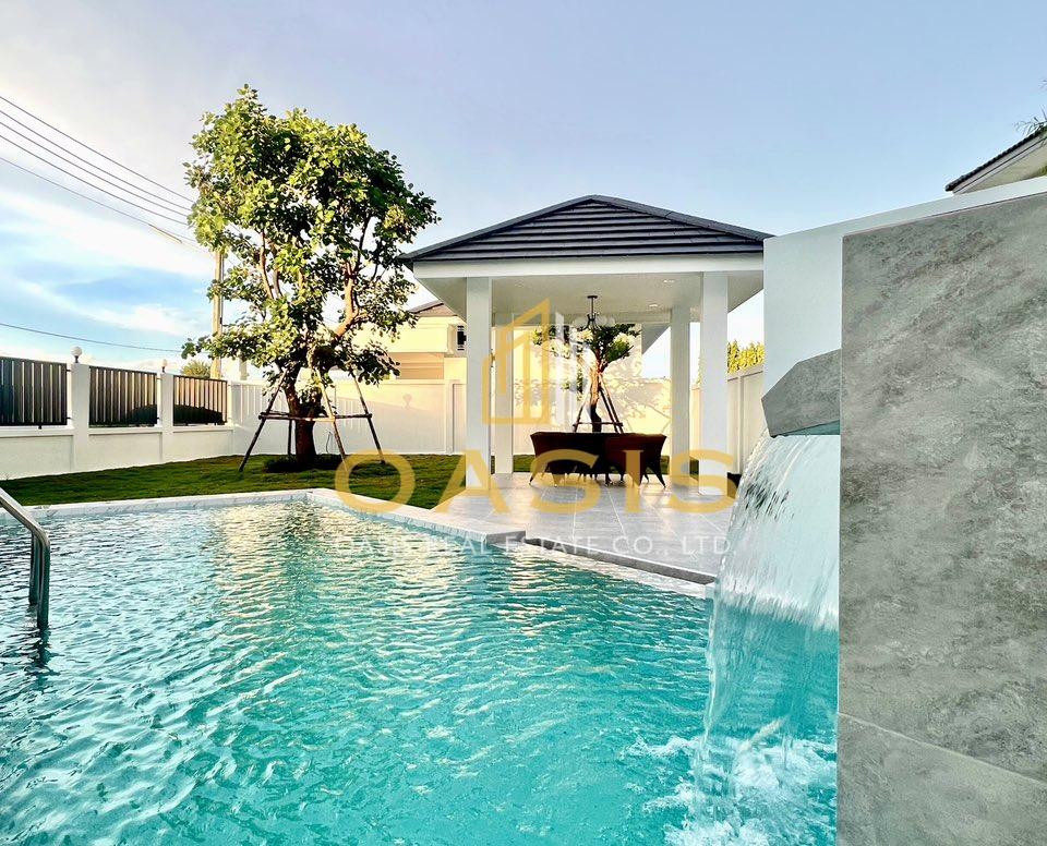 Modern 4 Bedroom Pool Villa For Sale in Huay Yai
