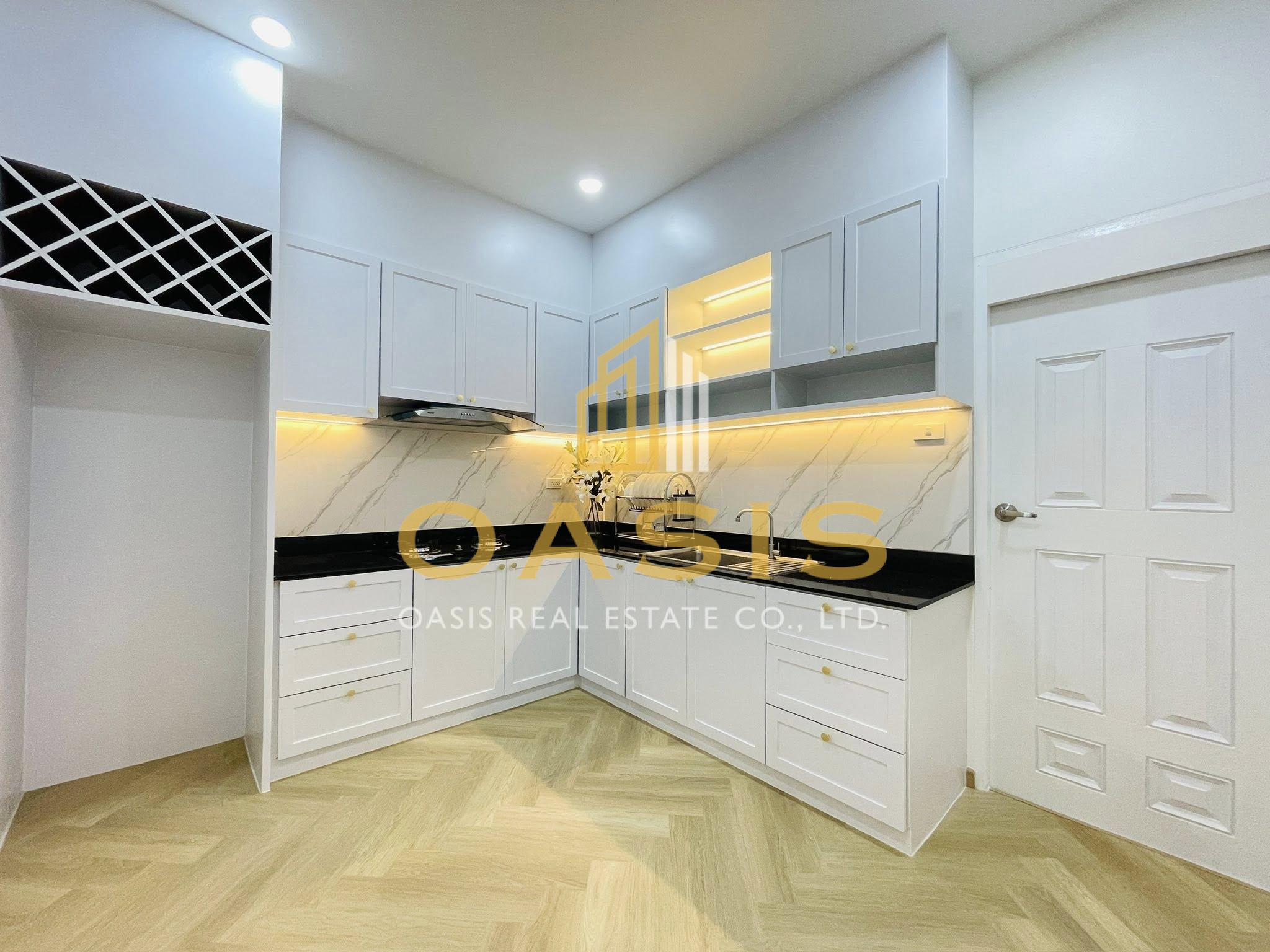 Exclusive Luxury Home Corner Plot for Sale