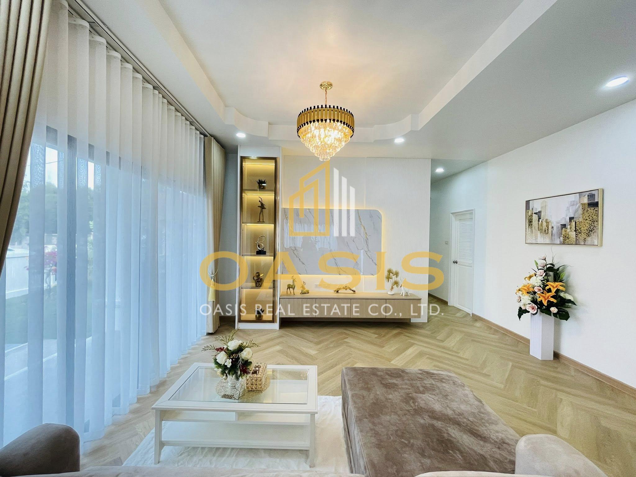 Exclusive Luxury Home Corner Plot for Sale