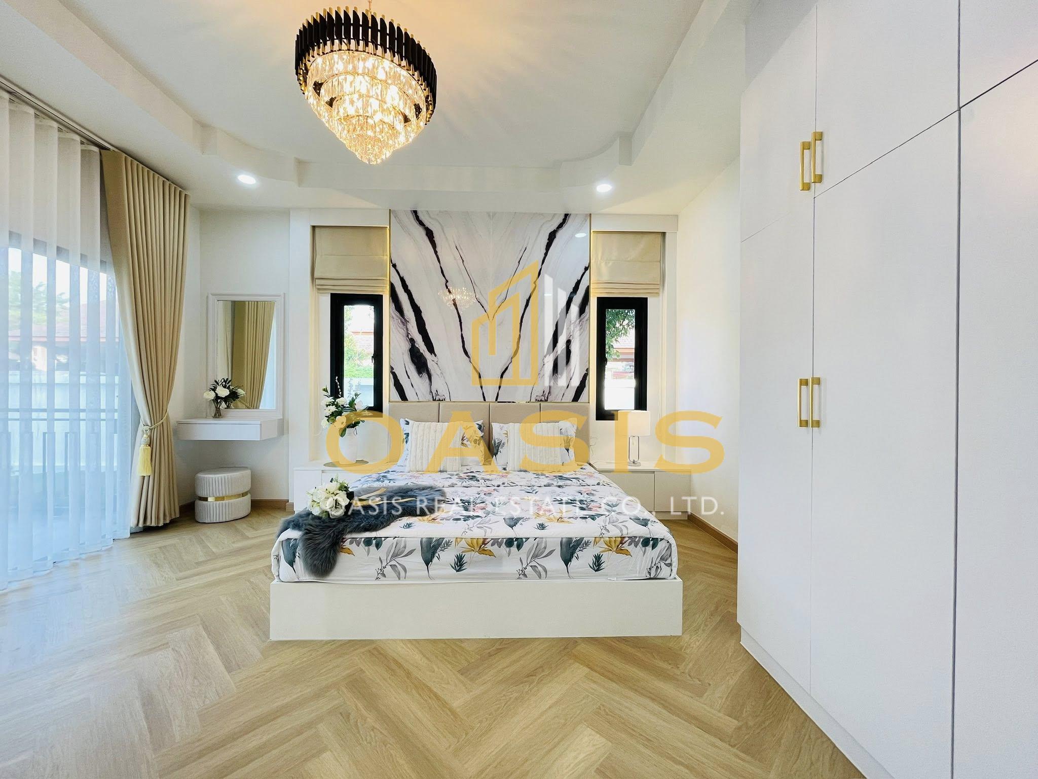 Exclusive Luxury Home Corner Plot for Sale