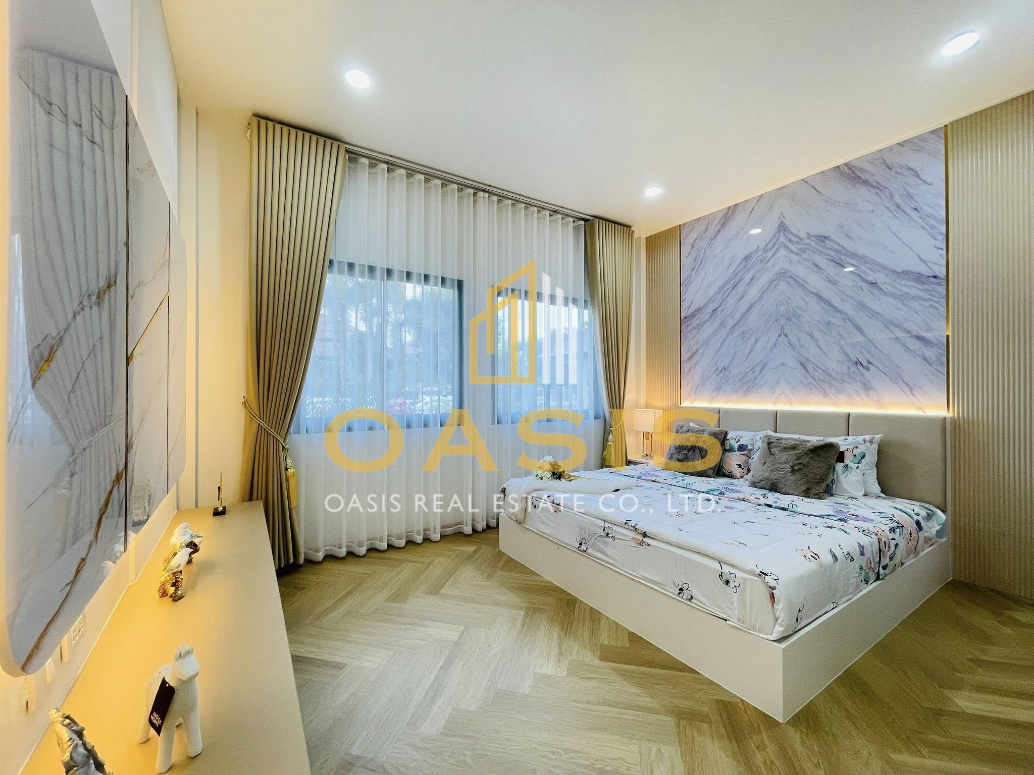 Exclusive Luxury Home Corner Plot for Sale