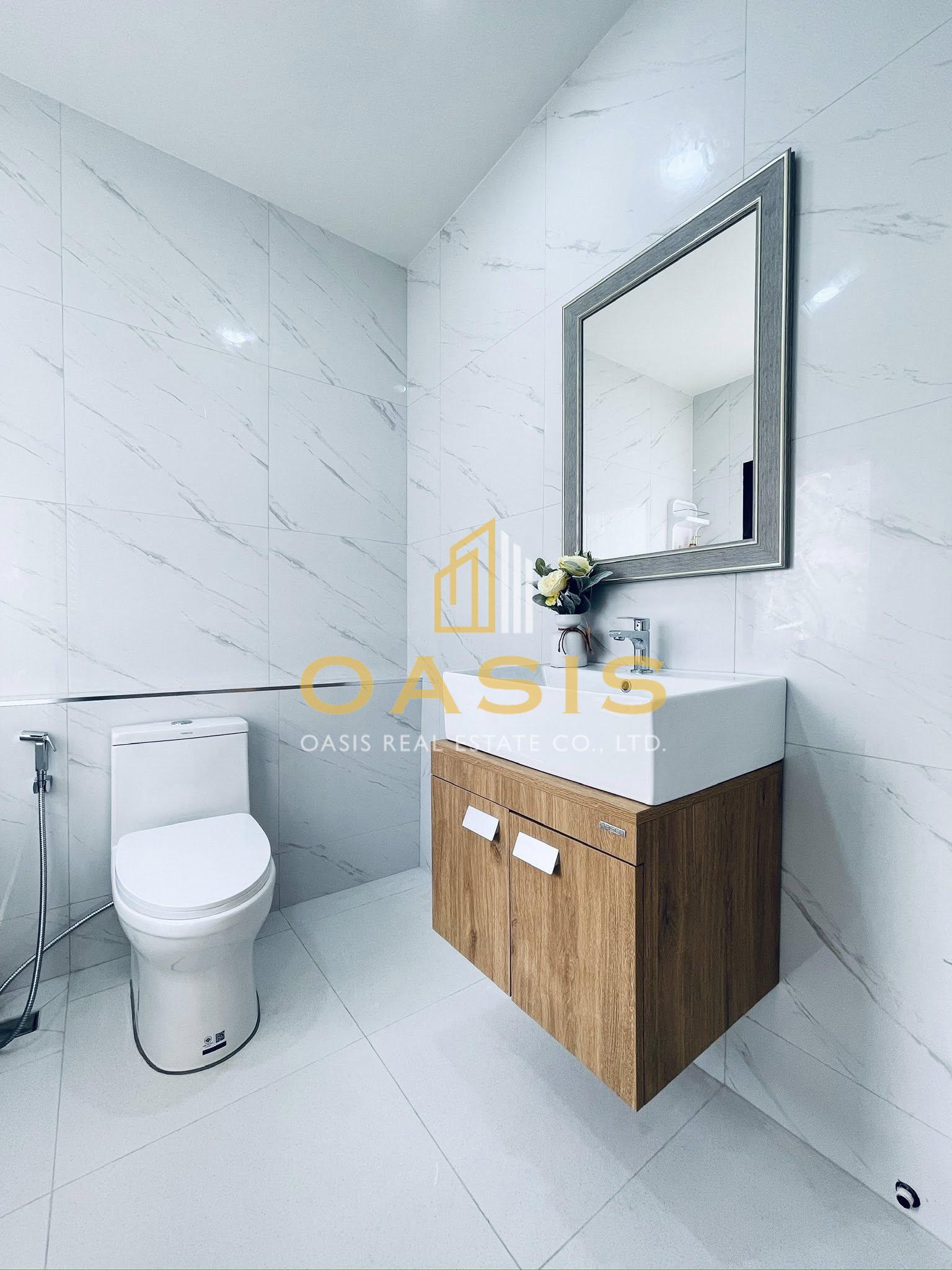 Exclusive Luxury Home Corner Plot for Sale