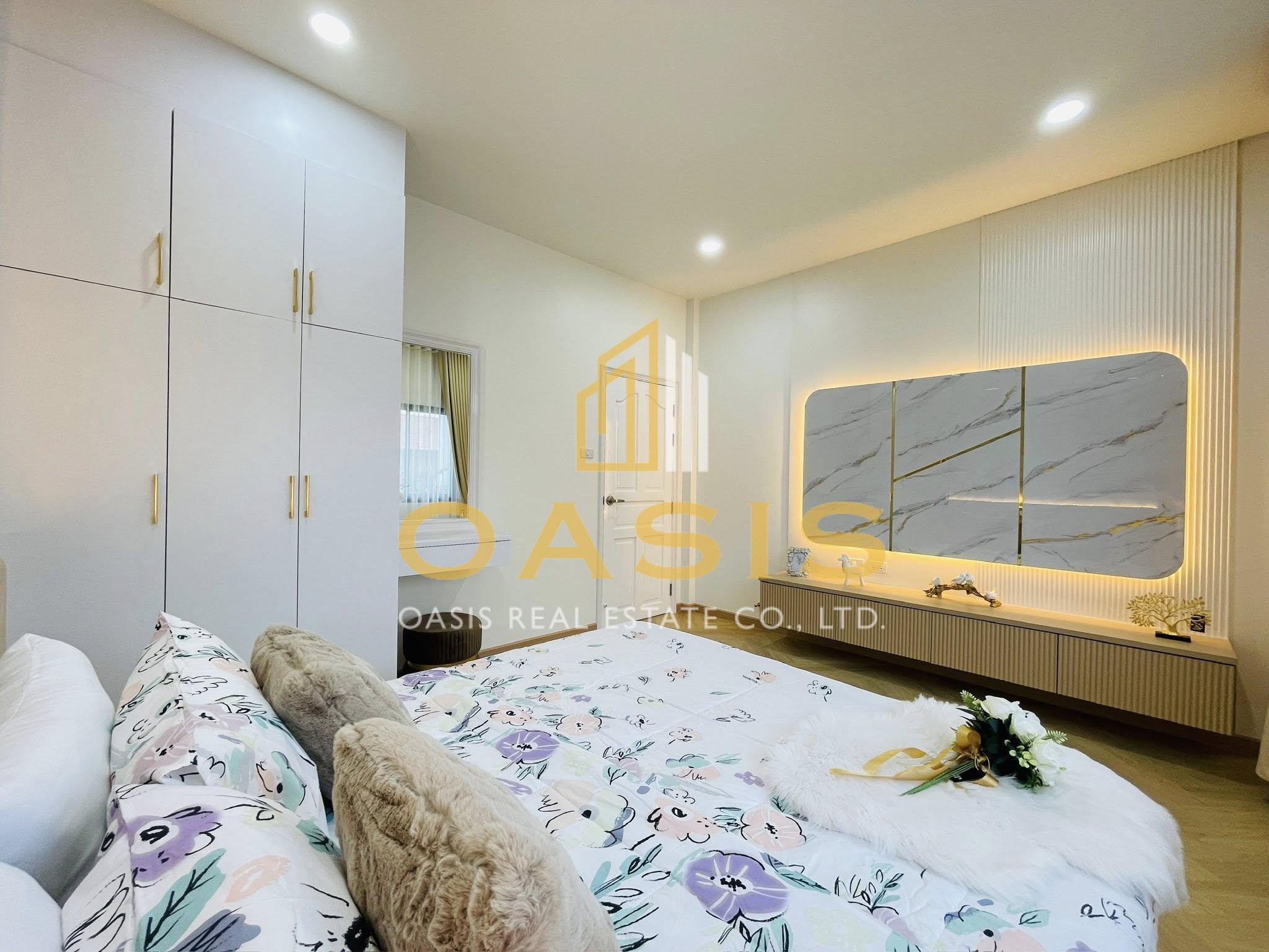 Exclusive Luxury Home Corner Plot for Sale