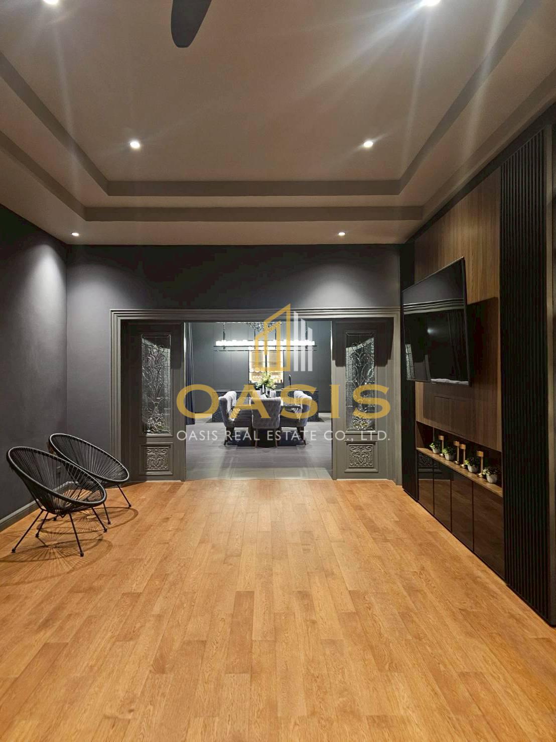 Black & Wood Residence – Modern Luxury Classic Masterpiece for Sale