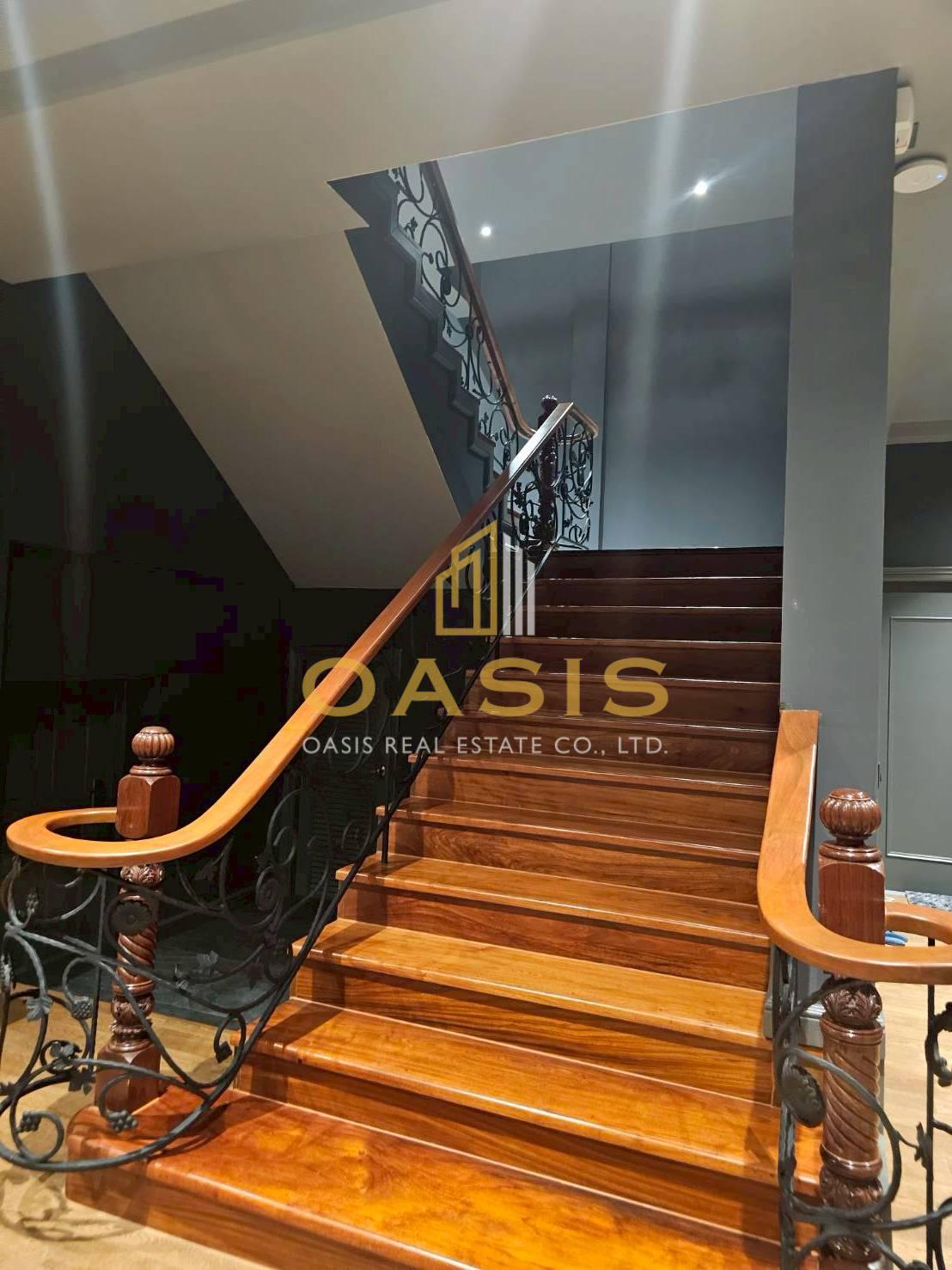 Black & Wood Residence – Modern Luxury Classic Masterpiece for Sale