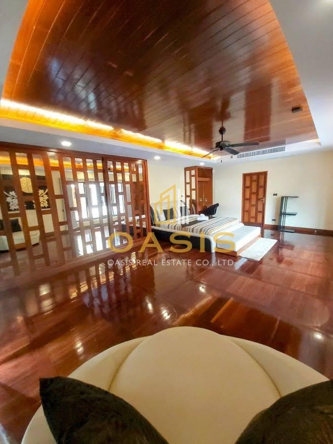 Luxury Villa with Panoramic Sea Views For Sale