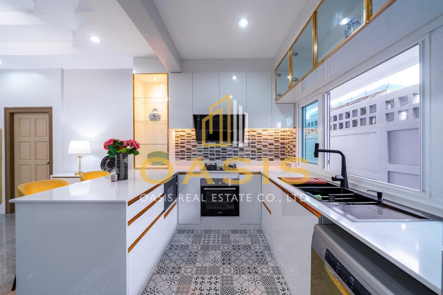 Exquisite Luxury Pool Villa for Sale  Na Kluea Pattaya