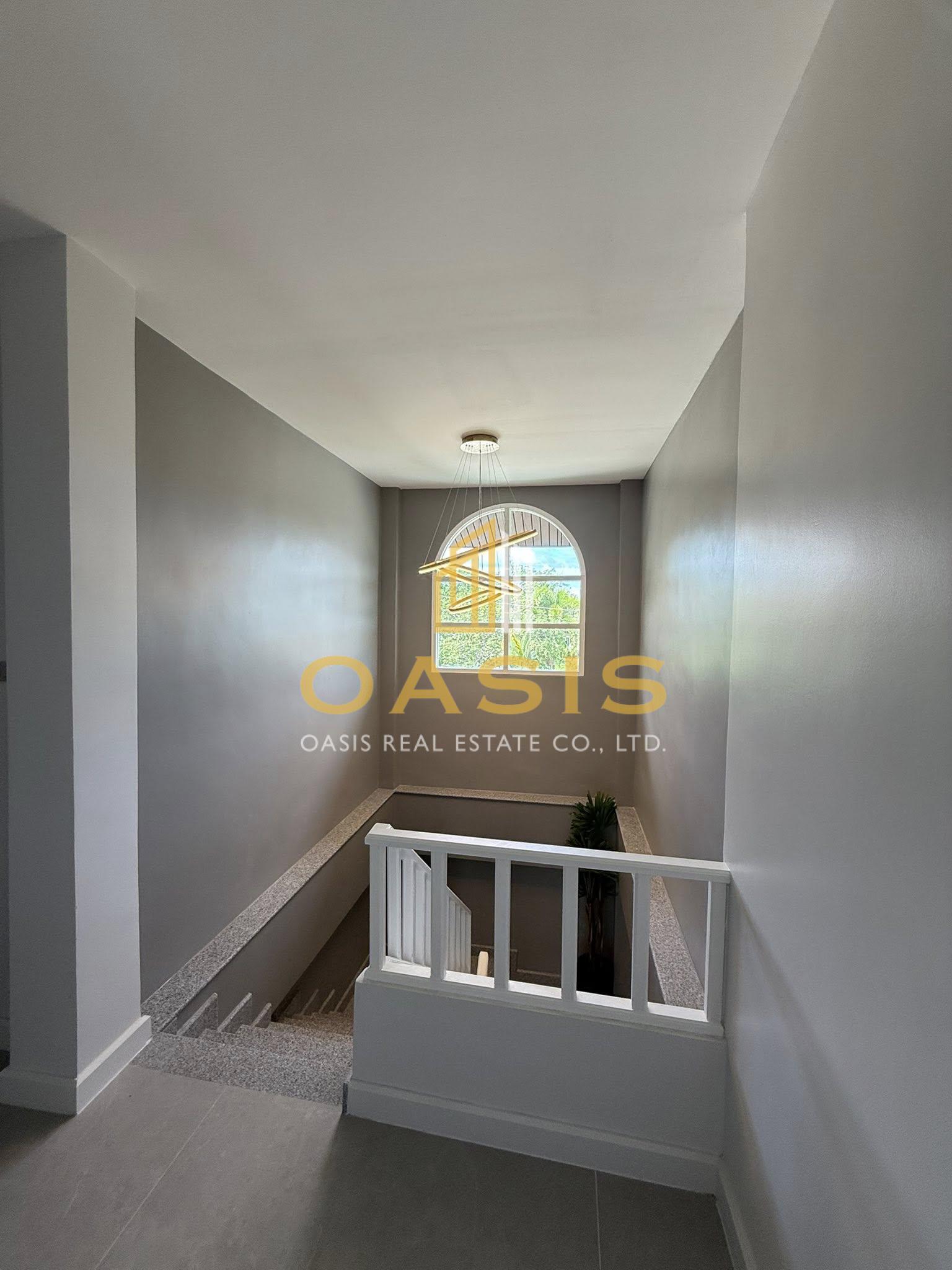 Elegant 5-Bedroom Pool Villa for Rent Elegant 5-Bedroom Pool Villa for Rent