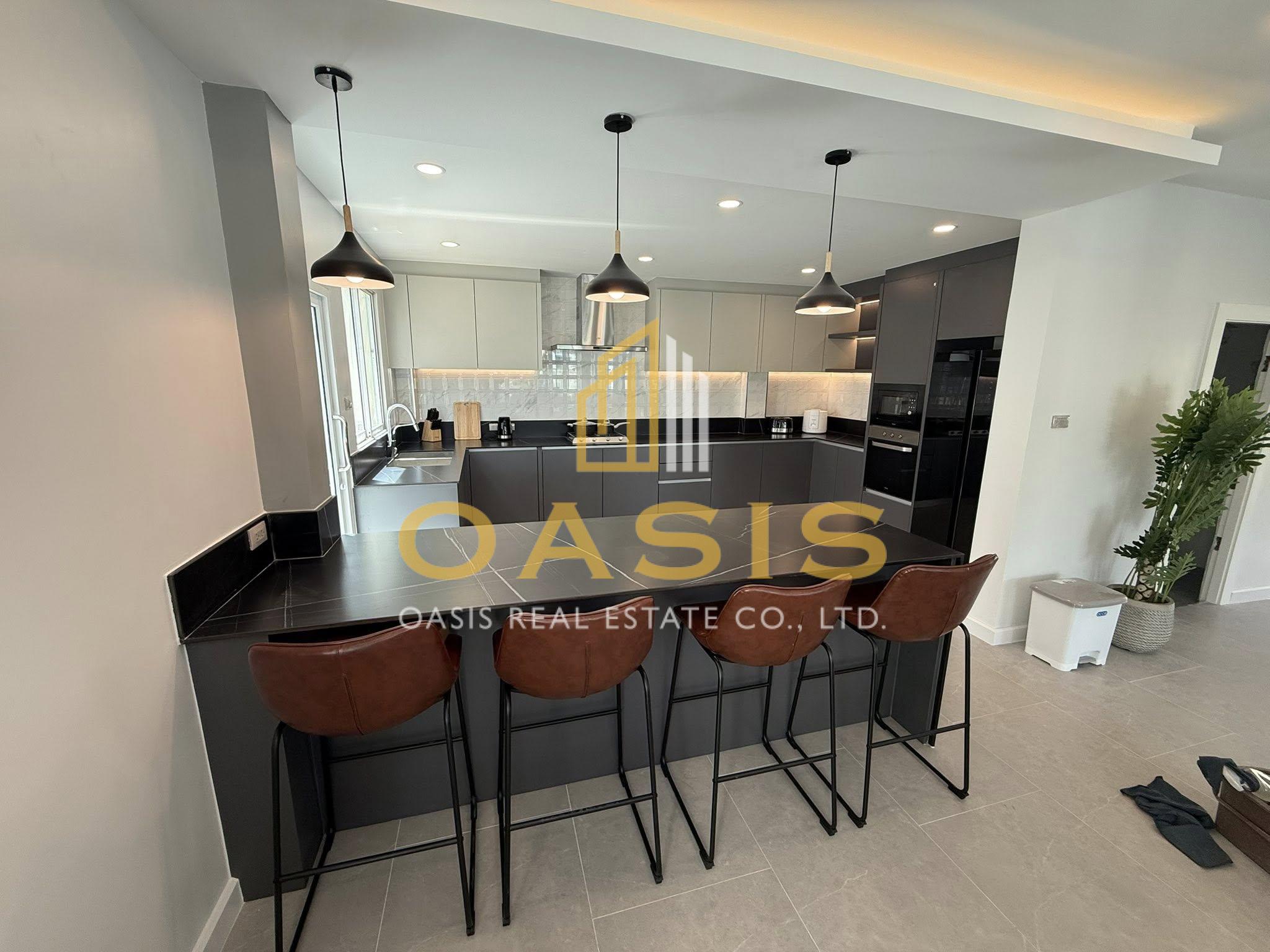 Elegant 5-Bedroom Pool Villa for Rent Elegant 5-Bedroom Pool Villa for Rent