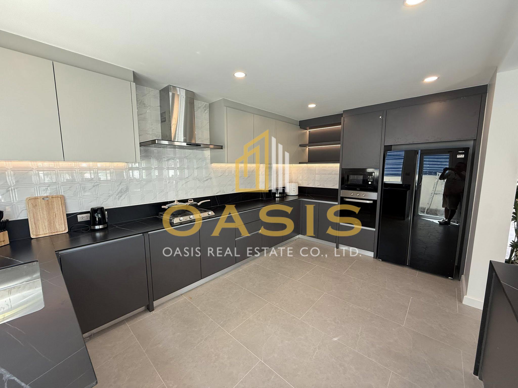 Elegant 5-Bedroom Pool Villa for Rent Elegant 5-Bedroom Pool Villa for Rent