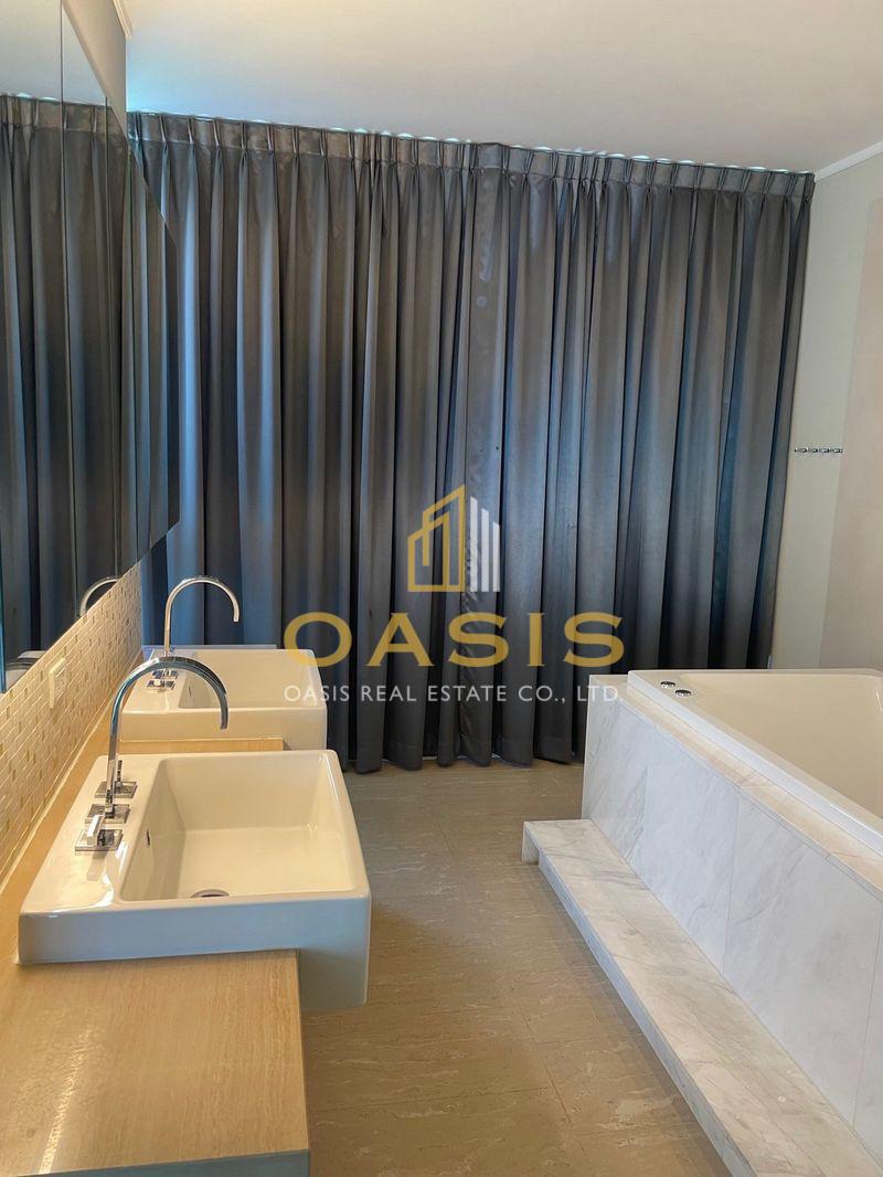 North Point Wongamat Beach Exceptional Duplex for Sale