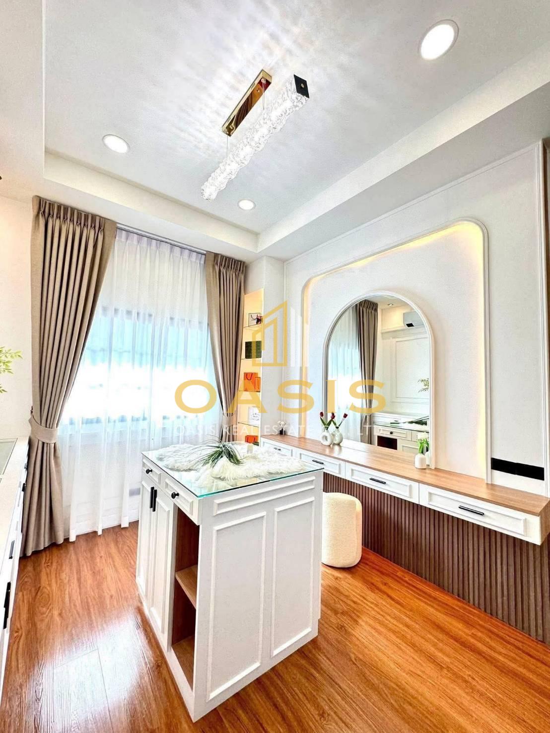 Pattaya Park Hill pool villa for sale