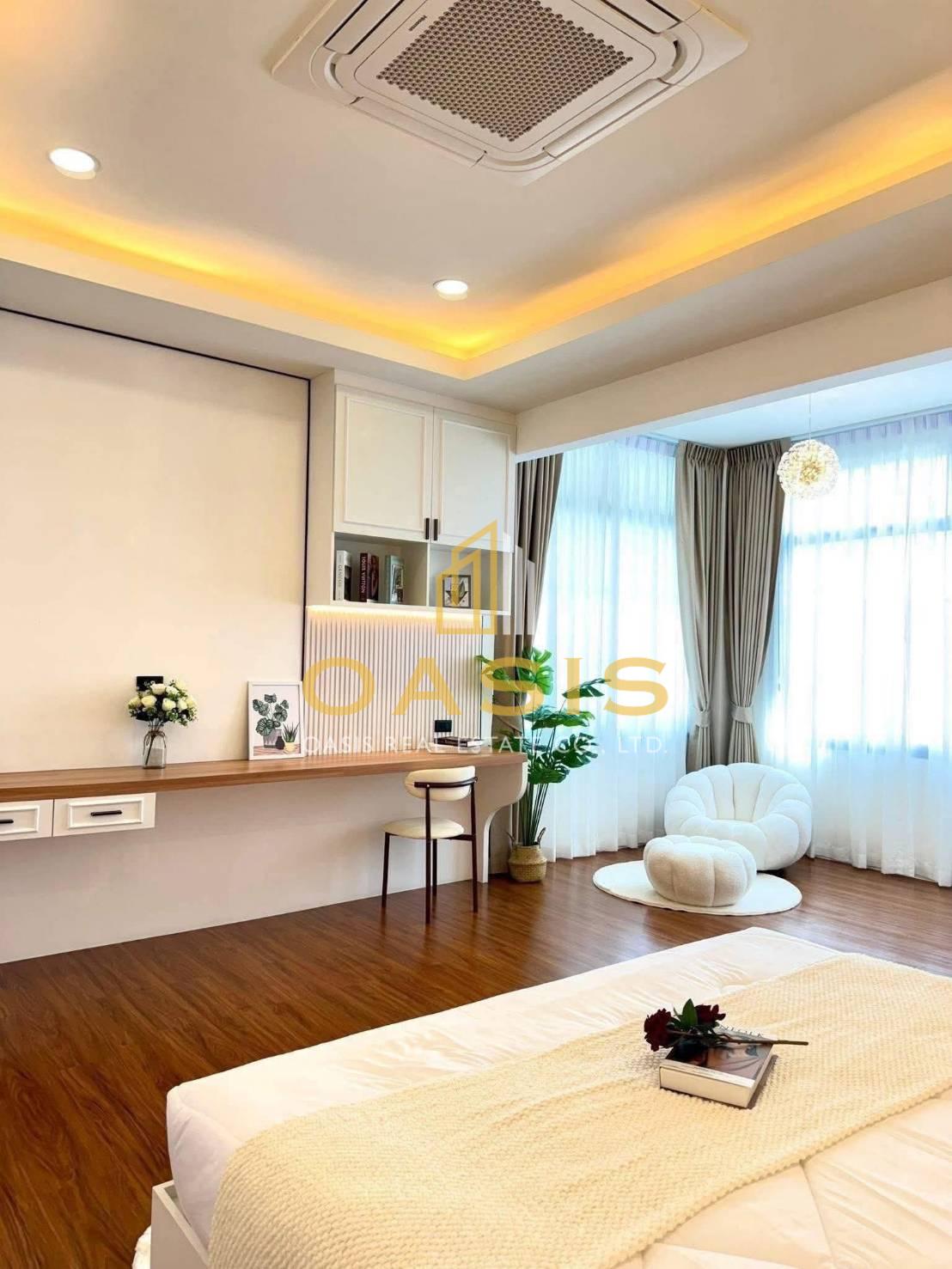 Pattaya Park Hill pool villa for sale