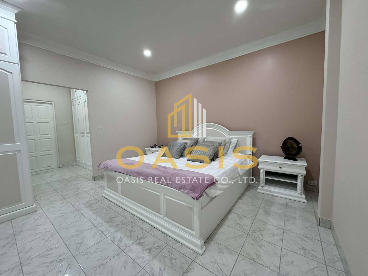 Pattaya Park Hill pool villa for sale