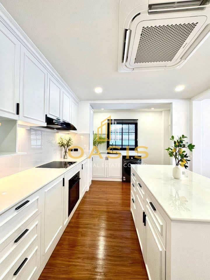 Pattaya Park Hill pool villa for sale