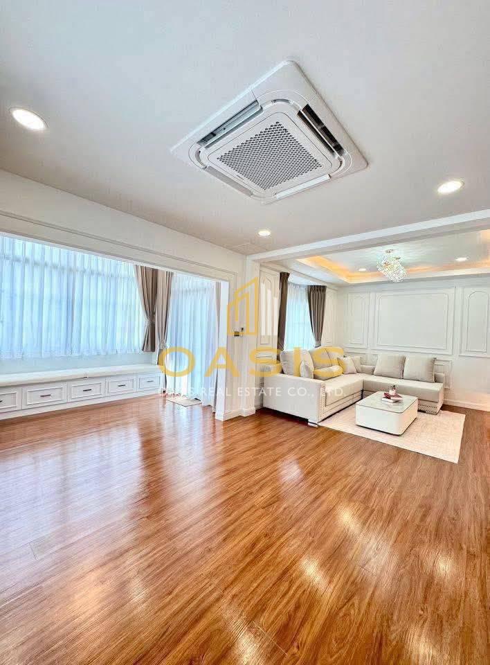 Pattaya Park Hill pool villa for sale