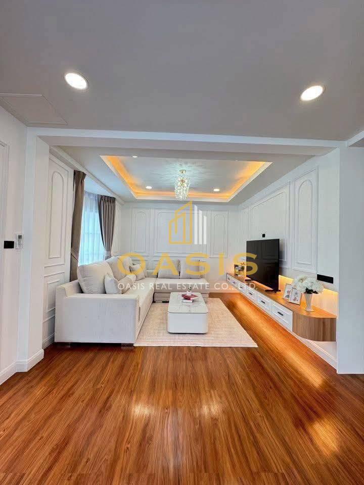 Pattaya Park Hill pool villa for sale