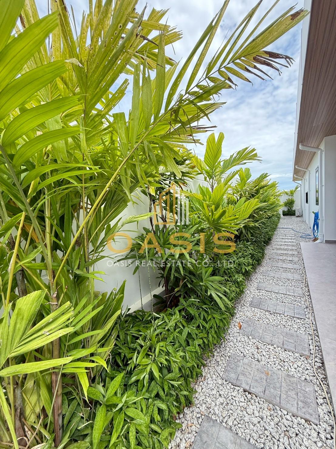 LUXURY POOL VILLAS IN A PRIME HILLSIDE LOCATION FOR SALE