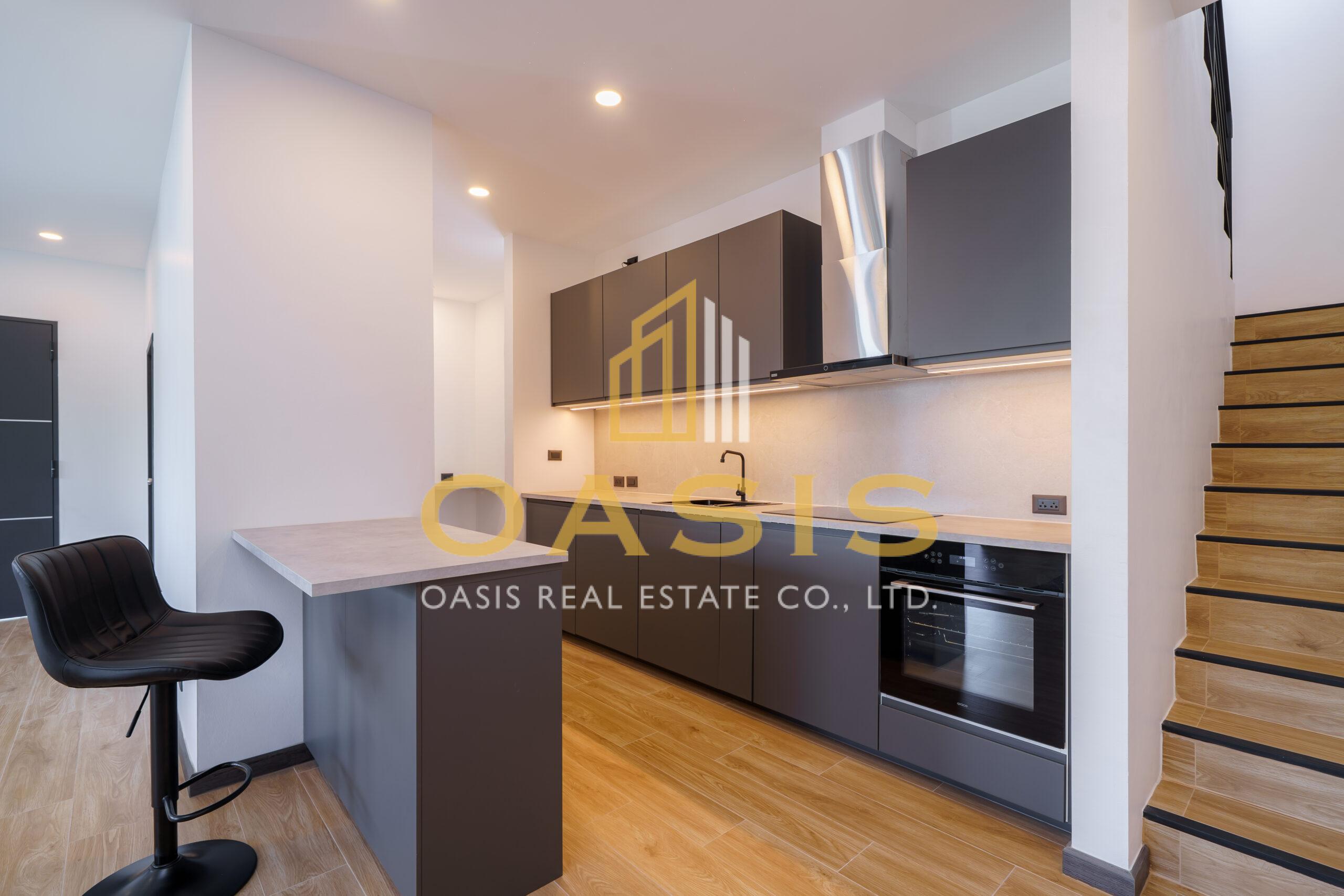 Modern 4 Bedrooms Pool Villa for sale near Mabprachan lake