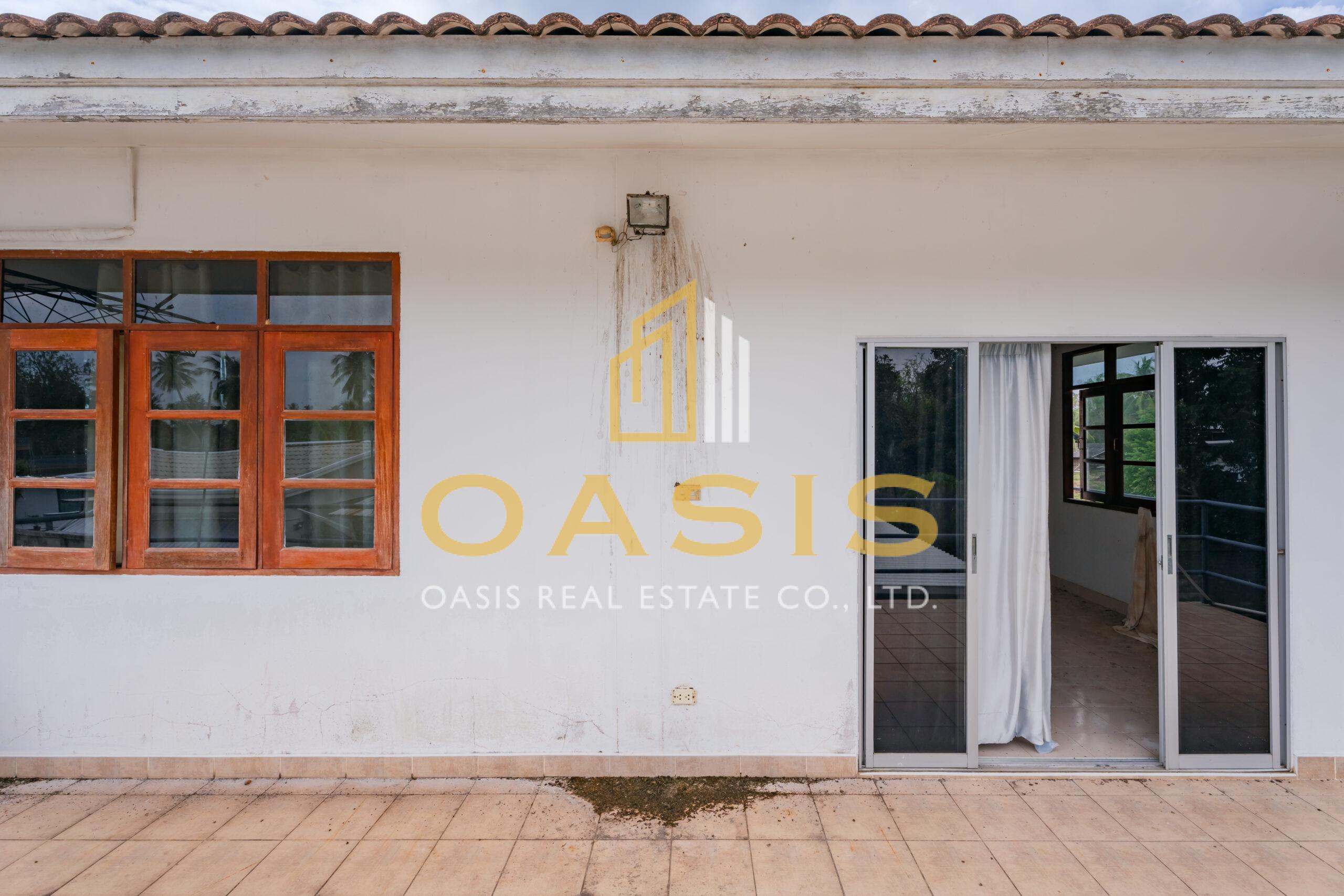 Magnificent Property with Private Pond and Mature Trees For Sale