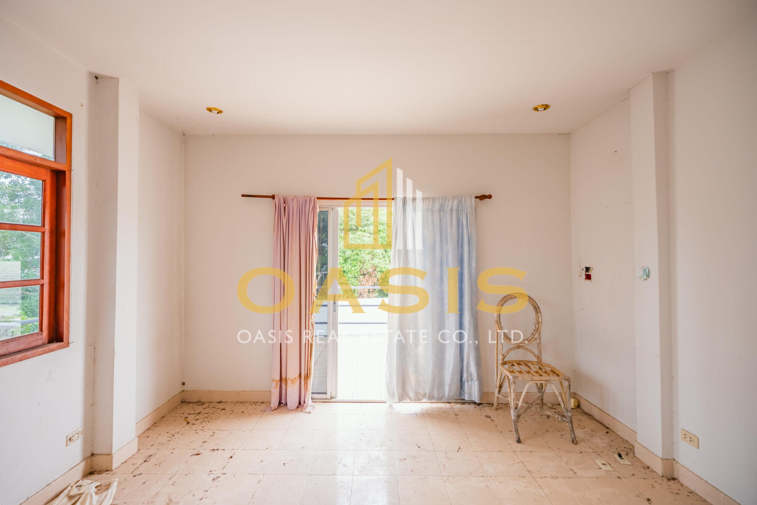 Magnificent Property with Private Pond and Mature Trees For Sale