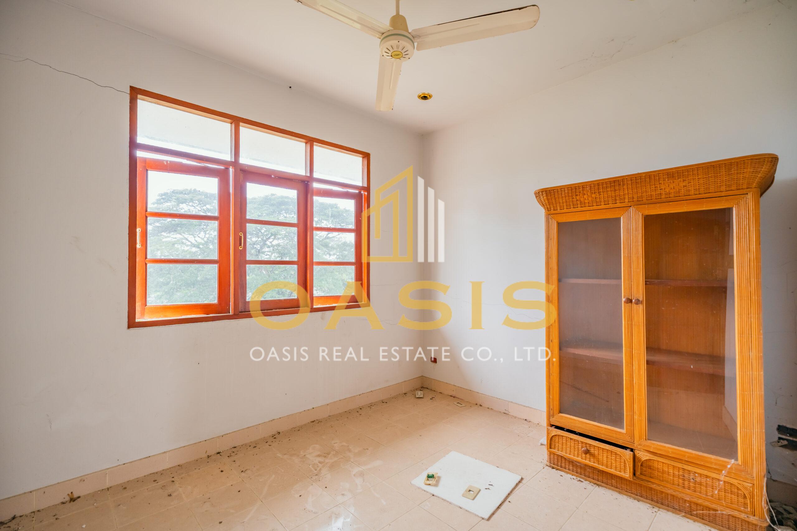 Magnificent Property with Private Pond and Mature Trees For Sale