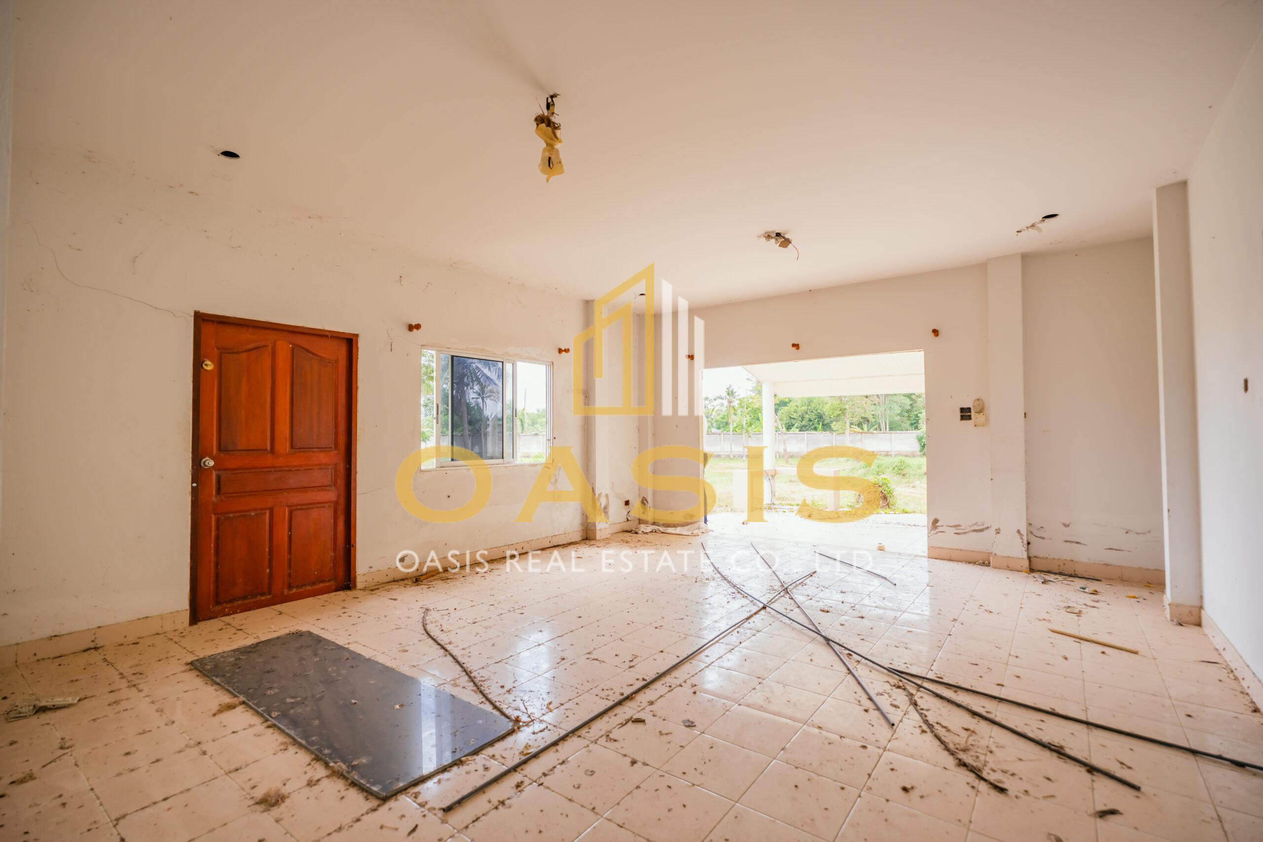 Magnificent Property with Private Pond and Mature Trees For Sale