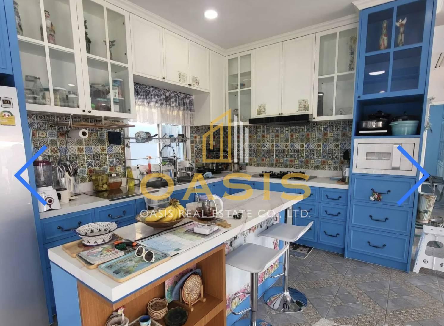 Baan Pattaya 5 Village 5-Bedroom Pool Villa for Sale or Rent