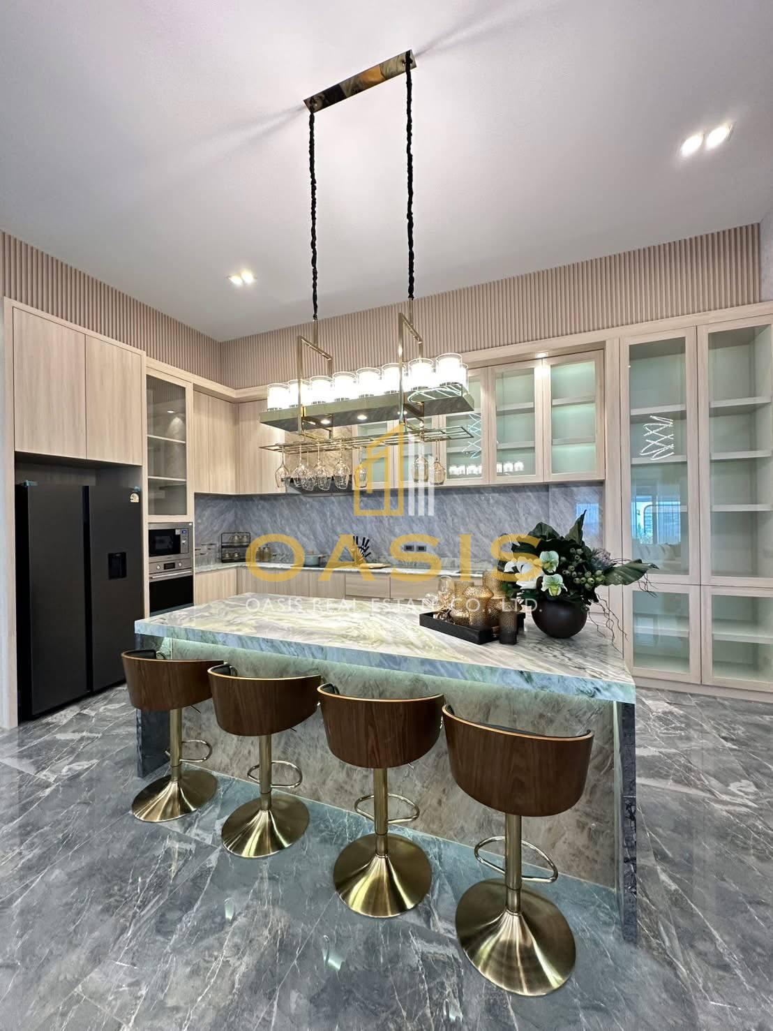 Luxury Pool Villa For Rent in a Peaceful Prime Location