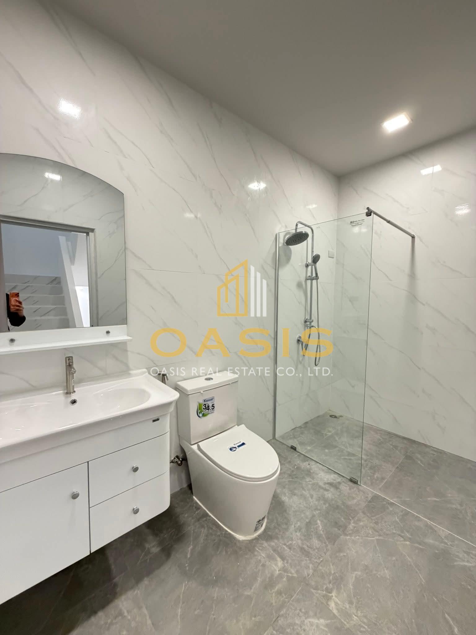 Fully Renovated 3-Storey Townhome For Sale