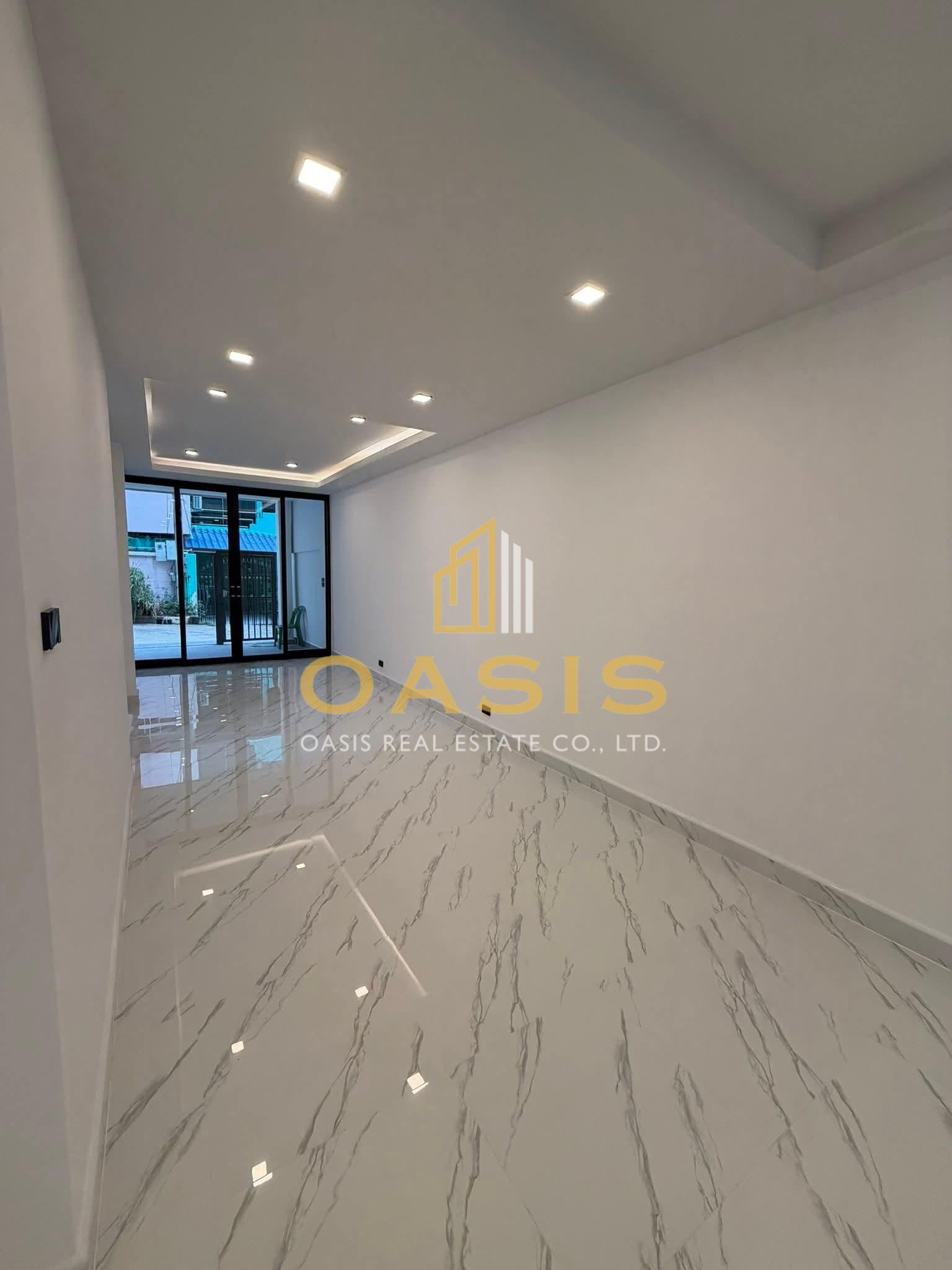 Fully Renovated 3-Storey Townhome For Sale