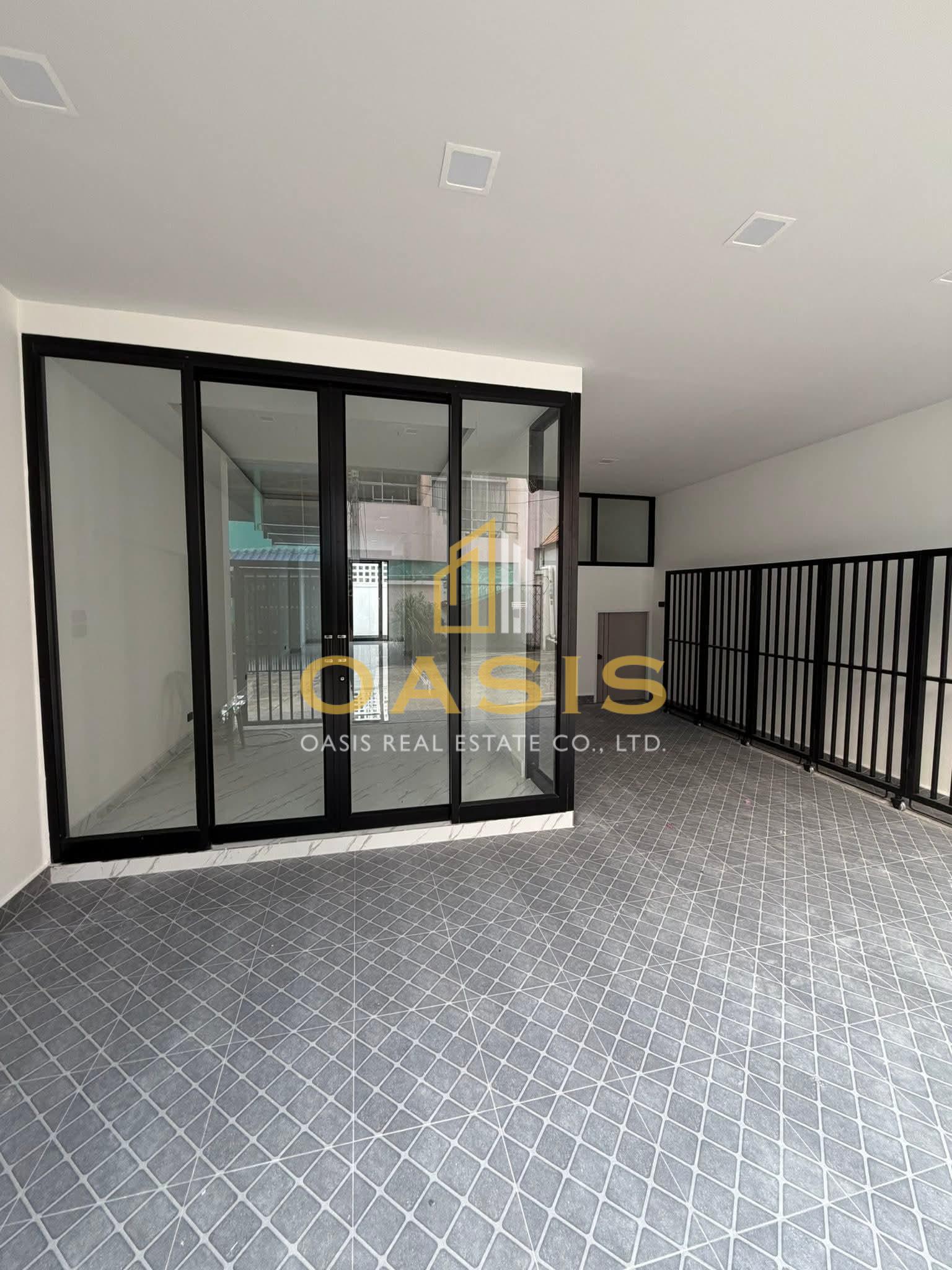 Fully Renovated 3-Storey Townhome For Sale