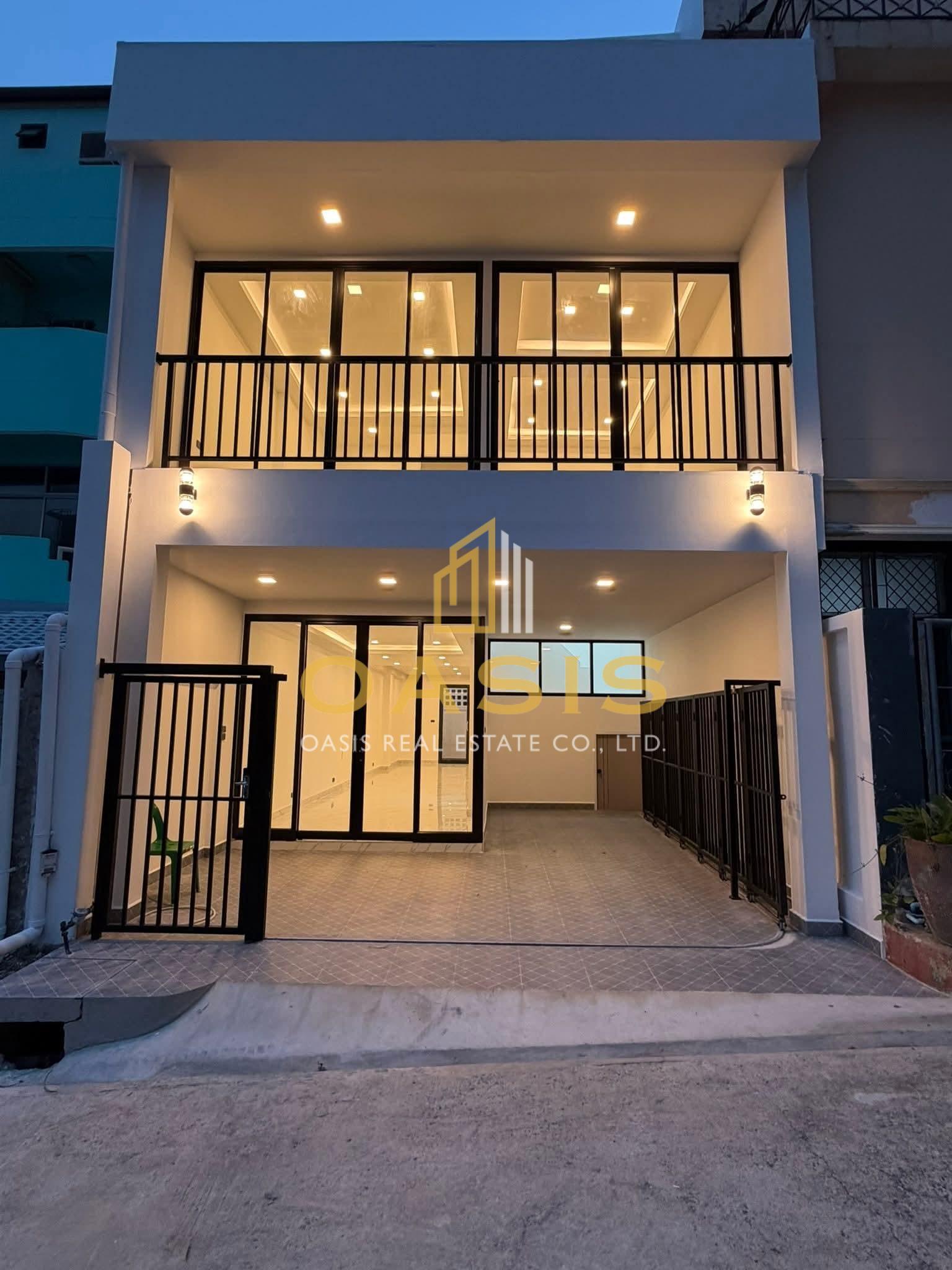 Fully Renovated 3-Storey Townhome For Sale