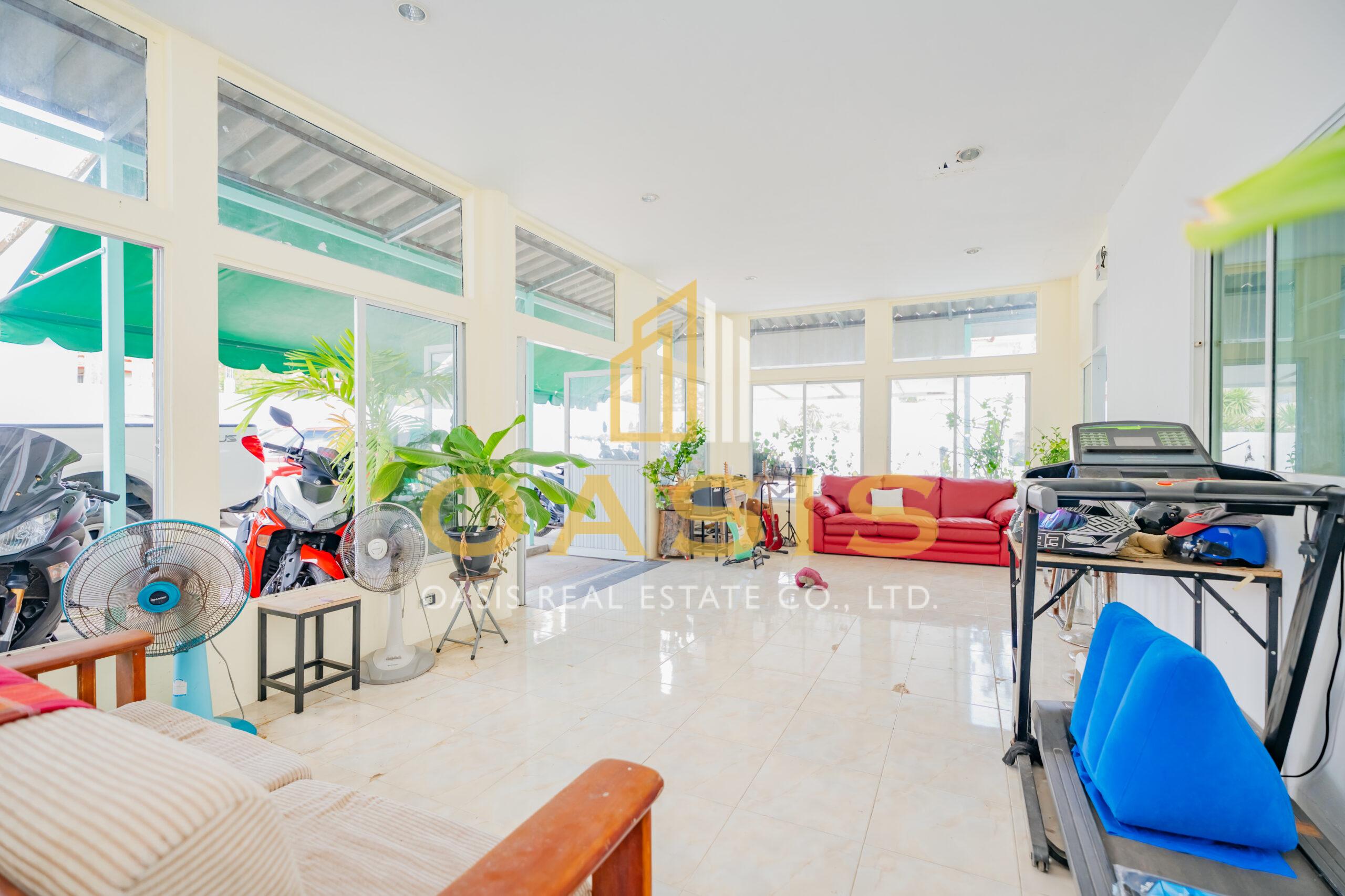 A Rare Opportunity for Investors or Pool Villa Professionals For Sale