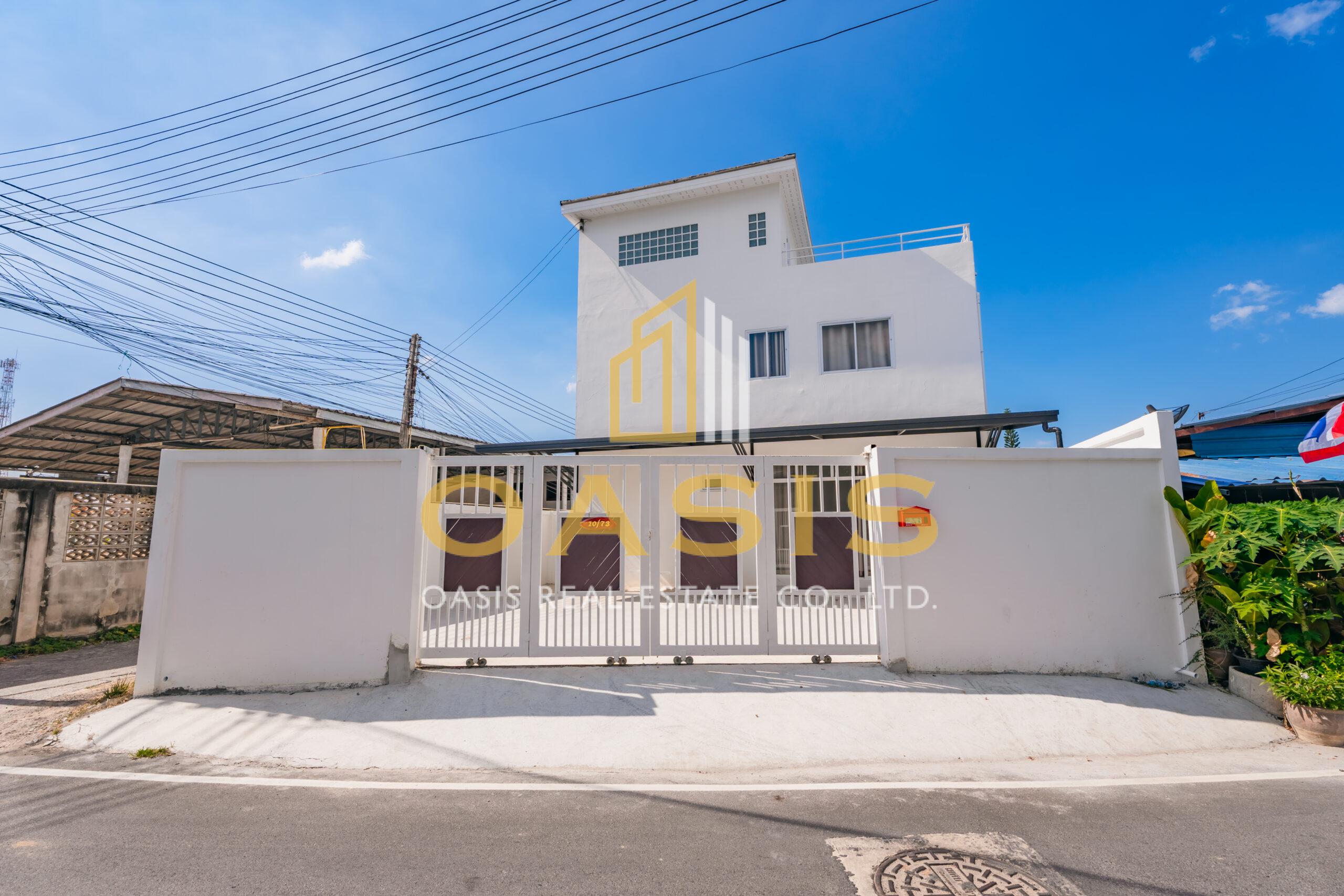 Newly built pool villa for sale In Bangsaray