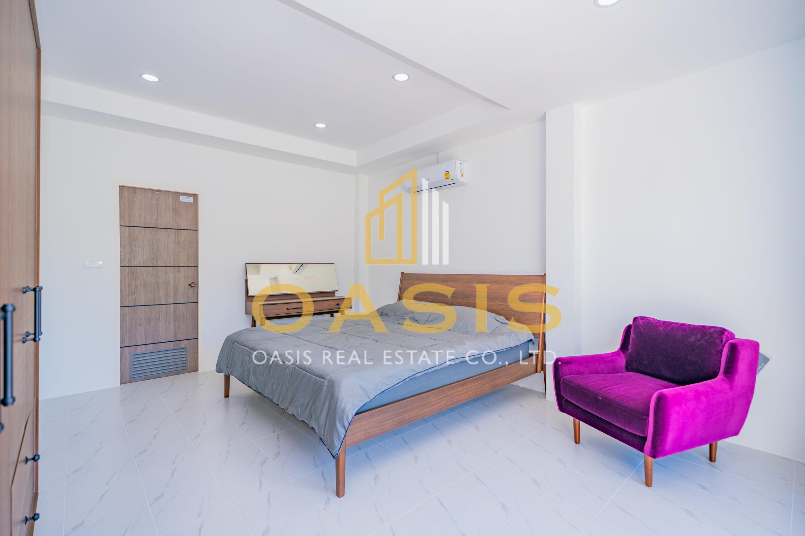 Newly built pool villa for sale In Bangsaray