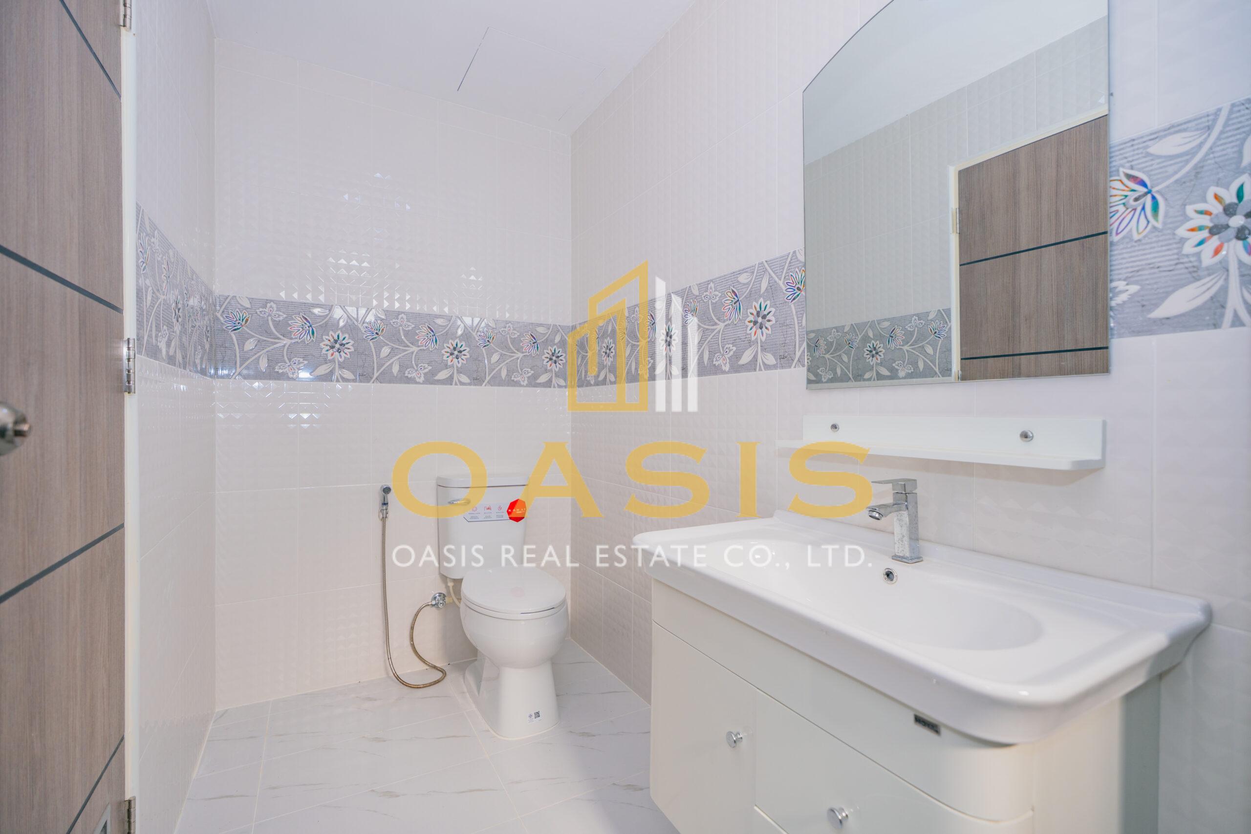 Newly built pool villa for sale In Bangsaray
