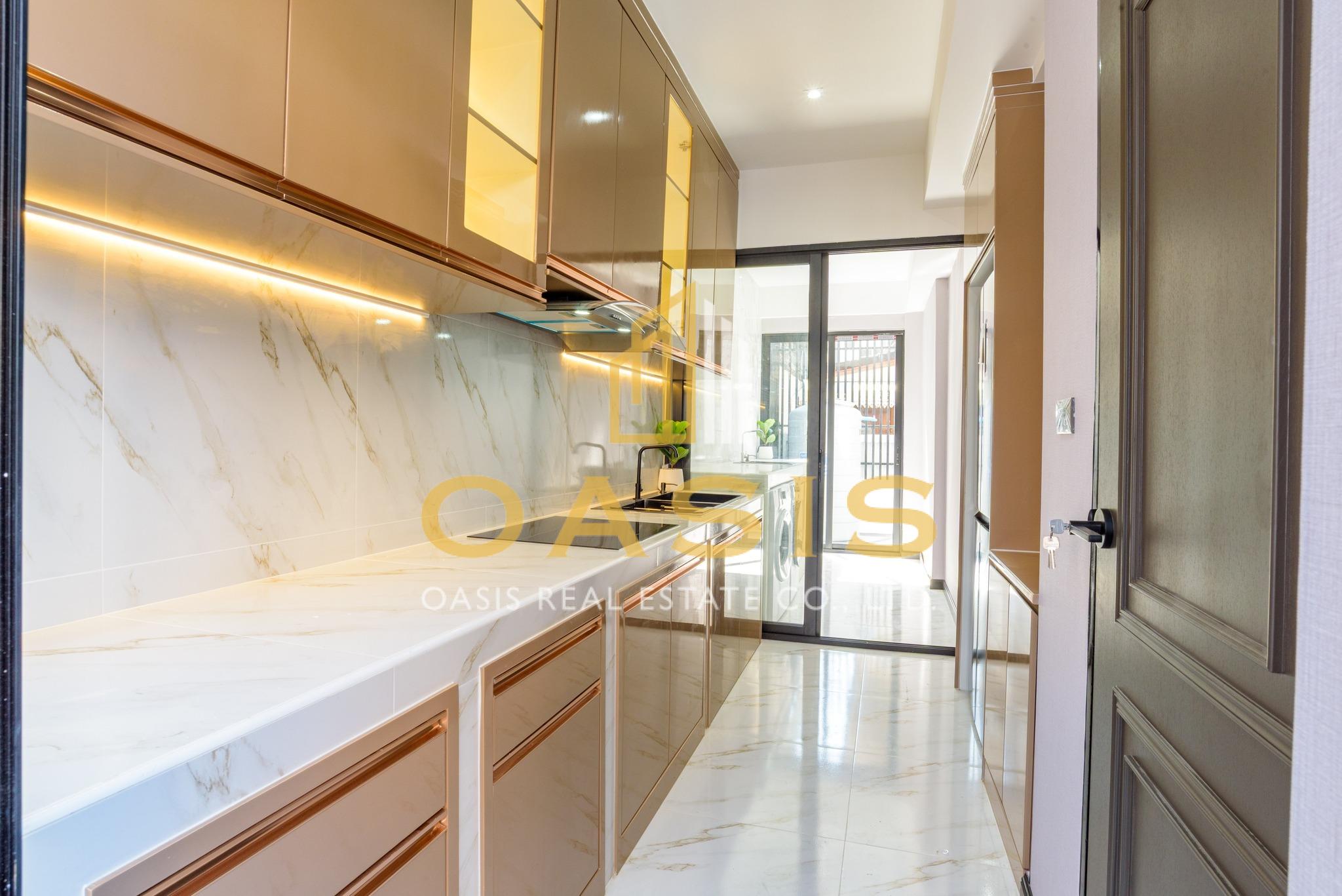 Luxury Pool Villa for Sale Central Park 2 
